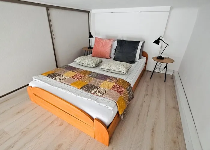 Chic Apartment-Old Town-S9